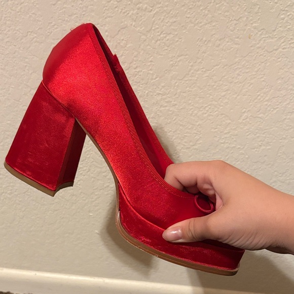 Elegant Red Women's Shoes - Picture 5 of 9